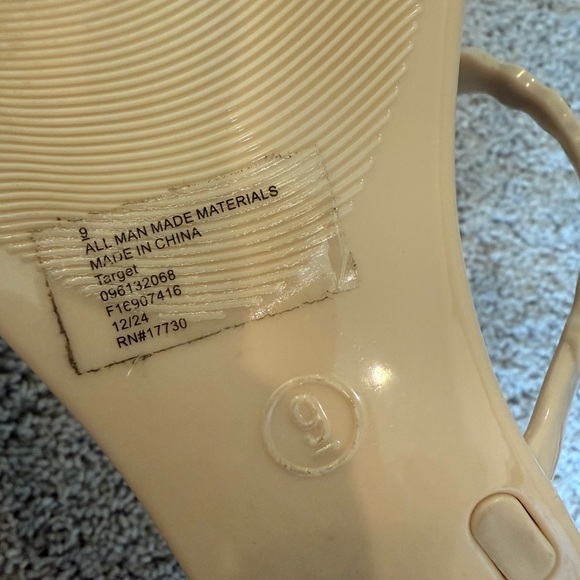 Target Shade & Shore Women’s Size 9 sandals - Picture 3 of 3